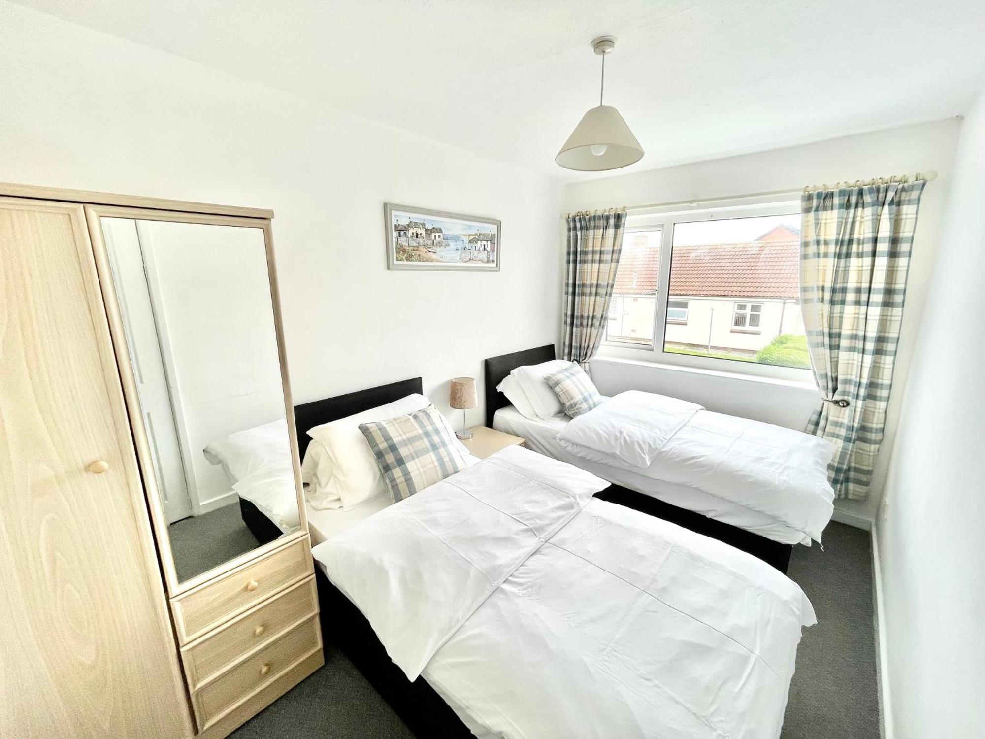Cae Glas Apartments Holyhead Exterior foto